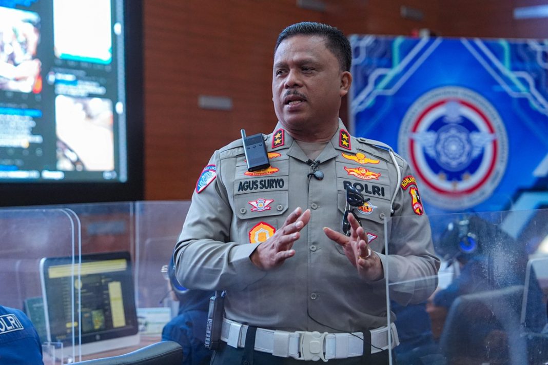 Kakorlantas Polri Irjen Pol Agus Suryonugroho menjelaskan strategi pengamanan arus mudik dan balik Lebaran 2025 dalam rapat koordinasi di Jakarta.