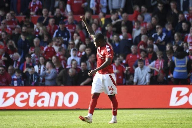 Callum Hudson-Odoi merayakan gol pembuka Nottingham Forest dalam laga kontra Manchester City di Premier League, Sabtu (8/3/2025).