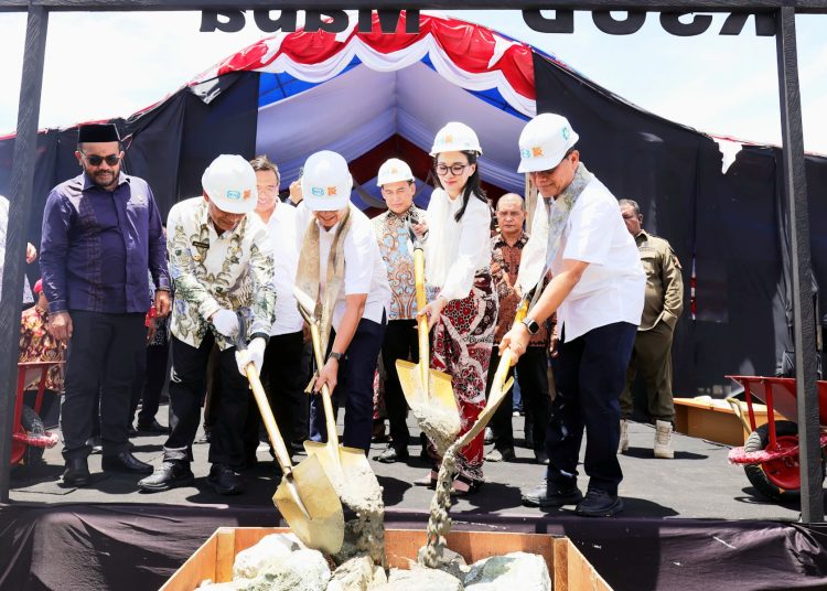 Menteri Kesehatan RI Budi Gunadi Sadikin bersama Gubernur Maluku Utara Sherly Tjoanda dan Bupati Halmahera Timur Ubaid Yakub melakukan peletakan batu pertama pembangunan RSUD Maba di Kabupaten Halmahera Timur.