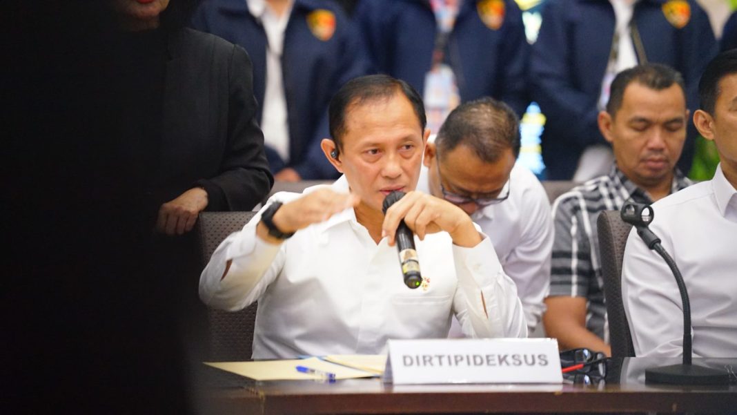 Dirtipideksus Bareskrim Polri memberikan keterangan dalam konferensi pers terkait dugaan kecurangan tiga produsen minyak goreng merek Minyakita.