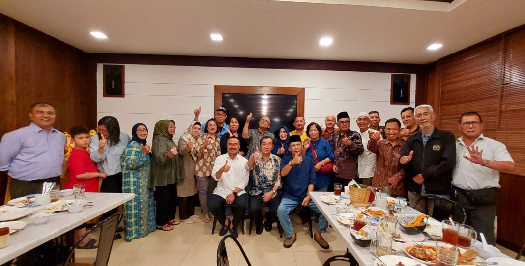 Manajemen Fiesta Gelar Buka Puasa Bersama, dengan PWI Sumut dan foto bersama.