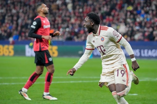 Selebrasi Alphonso Davies dalam laga Liga Champions antara Bayer Leverkusen vs Bayern Munchen, Rabu (12/3/2025).