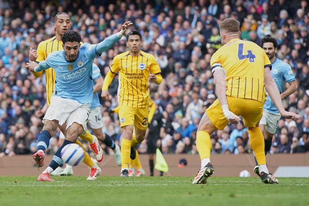 Aksi Omar Marmoush di laga Manchester City vs Brighton, Premier League 2024/2025.