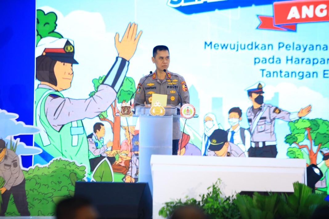 Ketua Sekolah Tinggi Ilmu Kepolisian (STIK) Irjen Pol Dadang Hartanto menyampaikan sambutan dalam Seminar Nasional bertajuk “Mewujudkan Pelayanan Polri yang Responsif dan Berorientasi pada Harapan Masyarakat dalam Menghadapi Tantangan Era 4.0 dan Transformasi Digital” di Jakarta.