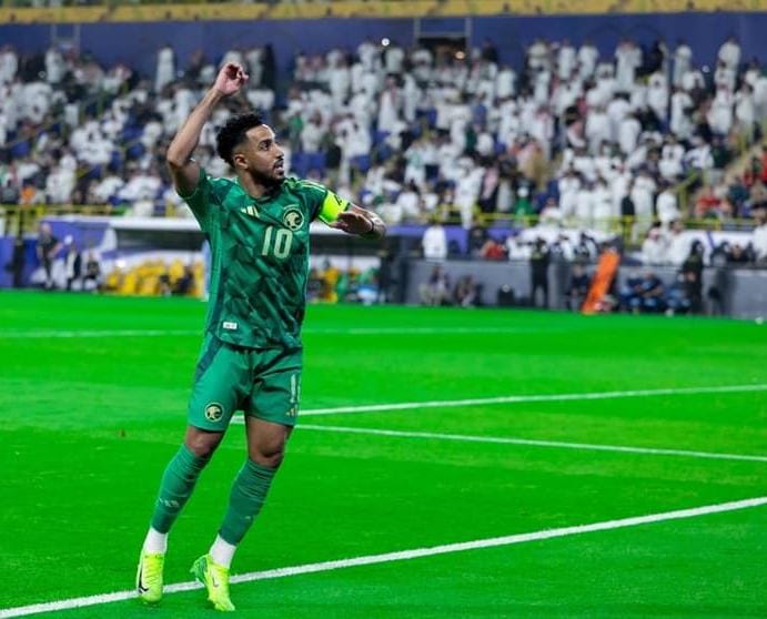 Kapten timnas Arab Saudi Salem Al-Dawsari melakukan selebrasi usai mencetak gol ke gawang Timnas Cina di laga Grup C Kualifikasi Piala Dunia 2026 zona Asia.