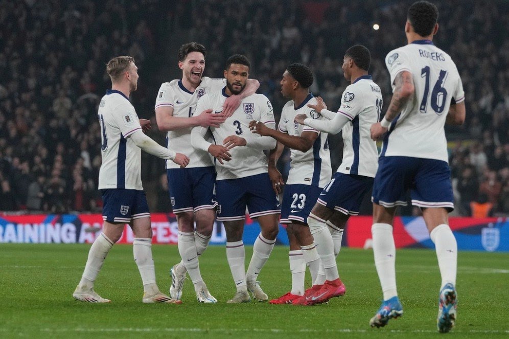 Timnas Inggris merayakan gol Reece James dalam laga versus Latvia, Selasa (25/3/2025).