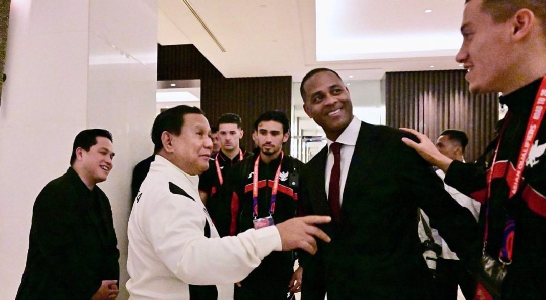 Presiden Prabowo Subianto menunjukkan dukungan penuhnya kepada Tim Nasional Sepak Bola Indonesia dengan mendatangi langsung para pemain di Hotel Fairmont Jakarta pada Selasa malam (25/3/2025).