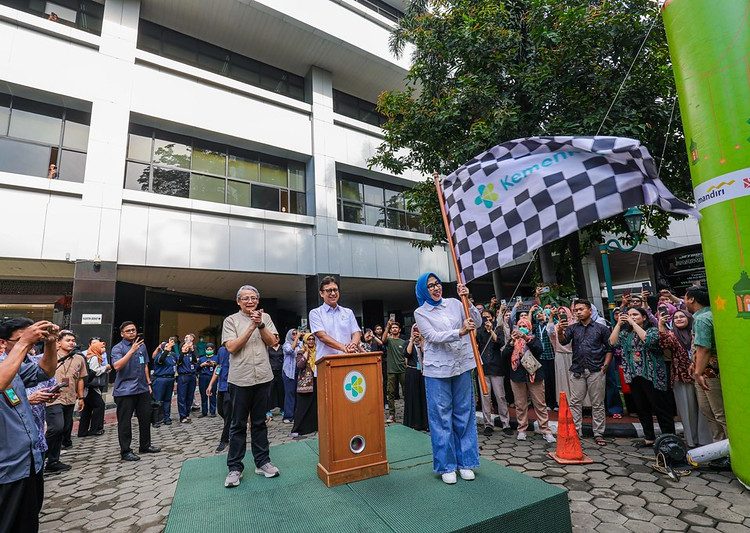 Menteri Kesehatan RI Budi Gunadi Sadikin secara resmi melepas keberangkatan rombongan Mudik Bersama Kementerian Kesehatan (Kemenkes) 2025 di halaman Kantor Kemenkes, Jakarta.