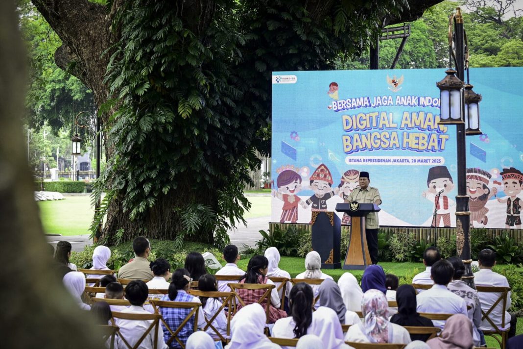 Presiden Prabowo Subianto menyampaikan sambutan pada peresmian Peraturan Pemerintah tentang Tata Kelola Penyelenggara Sistem Elektronik dalam Pelindungan Anak di Istana Merdeka, Jakarta, Jumat (28/3/2025). (Dok/BPMI Setpres)