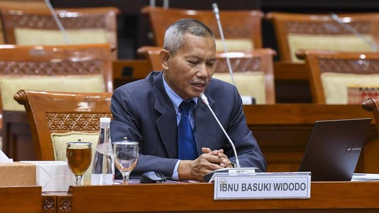 Wakil Ketua KPK, Ibnu Basuki Widodo, saat memberikan sambutan dalam Webinar Perempuan Antikorupsi Provinsi Sulawesi Selatan, Kamis (20/3/2025).