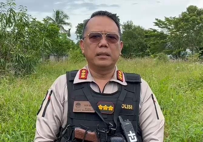 Kasatgas Humas Ops Damai Cartenz 2025, Kombes Pol Yusuf Sutejo, memberikan keterangan resmi terkait insiden penyerangan warga pendulang emas di Yahukimo.