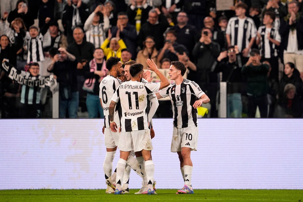 Pemain Juventus merayakan gol Juventus ke gawang Lecce pada pekan ke-32 Serie A 2024/2025.