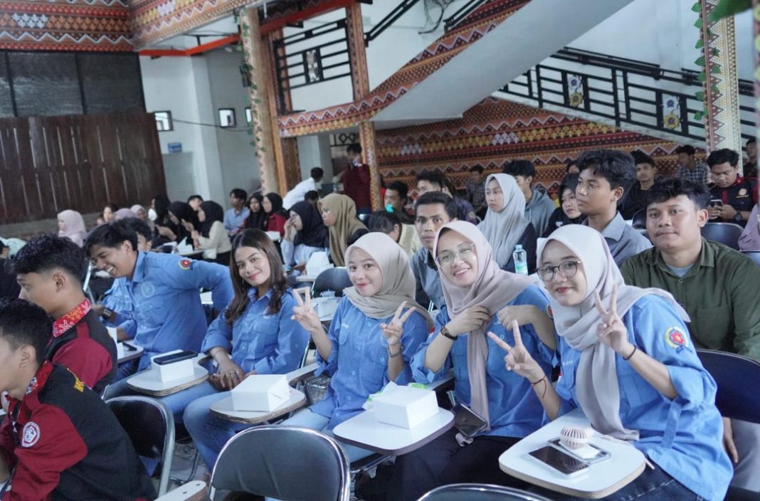 Mahasiswa yang tergabung dalam Focus Group Discussion (FGD) di Medan, Rabu (23/4/2025). (Dok/PLN)