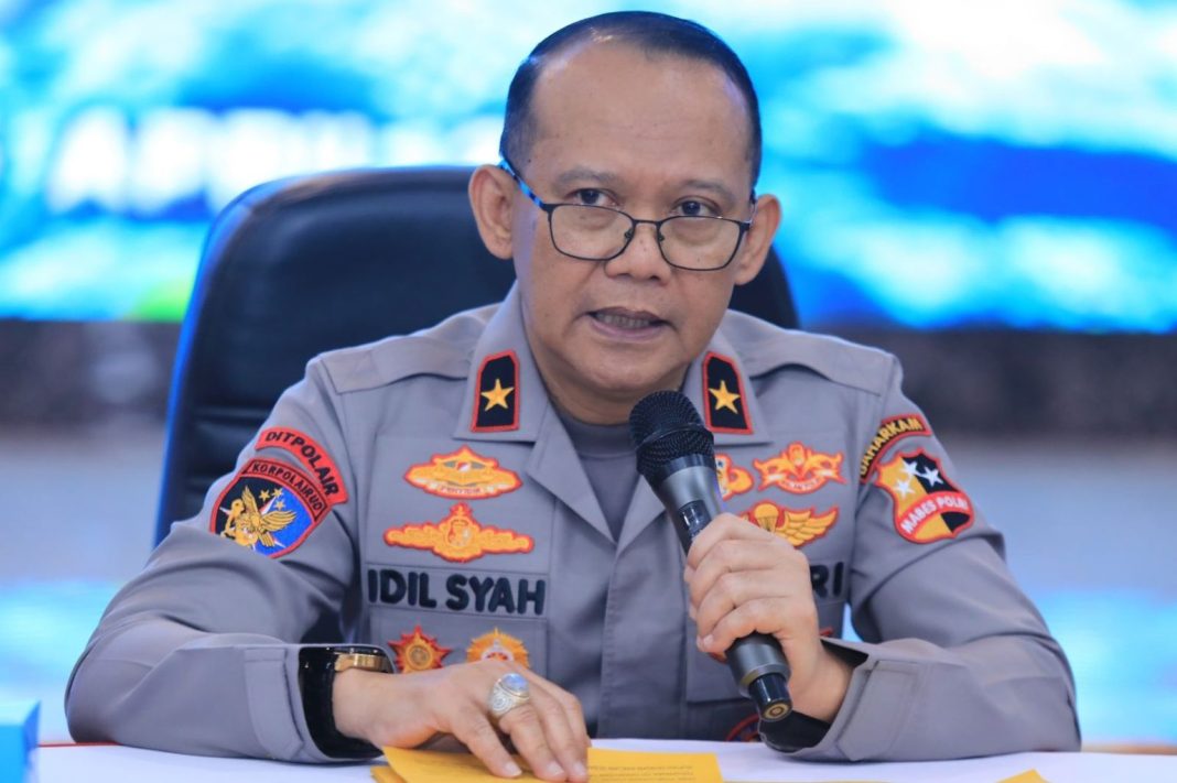 Direktur Polisi Perairan Korpolairud Baharkam Polri, Brigjen Pol Idil Tabransyah SH MM, memberikan keterangan pers terkait pengungkapan 72 kasus destructive fishing dalam kegiatan KRYD 2025, di Jakarta, Jumat (25/4/2025).