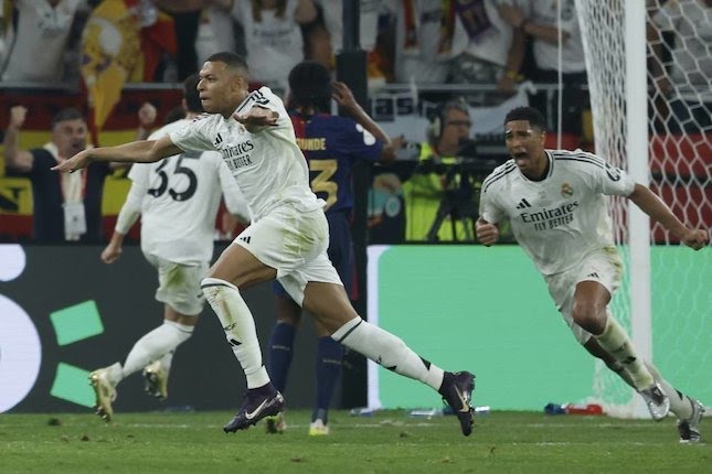 Kylian Mbappe merayakan gol pembuka bagi timnya dalam laga final Copa del Rey antara Barcelona vs Real Madrid, Minggu (27/4/2025) dini hari WIB.