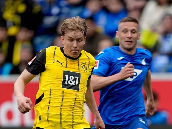 Borussia Dortmund menjaga harapannya lolos ke Eropa musim depan dengan kemenangan 3-2 atas TSG Hoffenheim, Sabtu (26/4/2025).