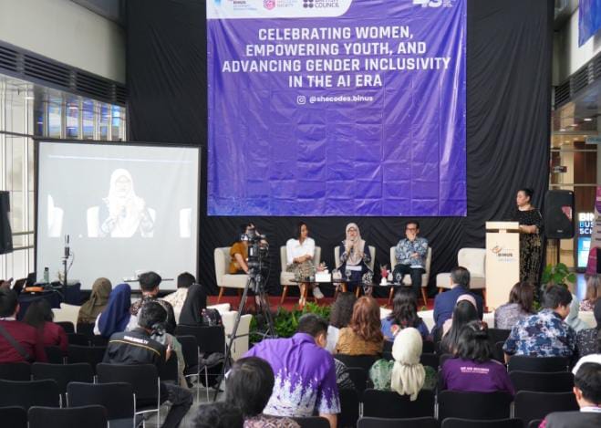 Suasana diskusi panel dalam acara Celebrating Women, Empowering Youth, and Advancing Gender Inclusivity in the AI Era di Binus University, Senayan, Jakarta, Jumat (25/4/2025). (Dok/Diktisaintek)
