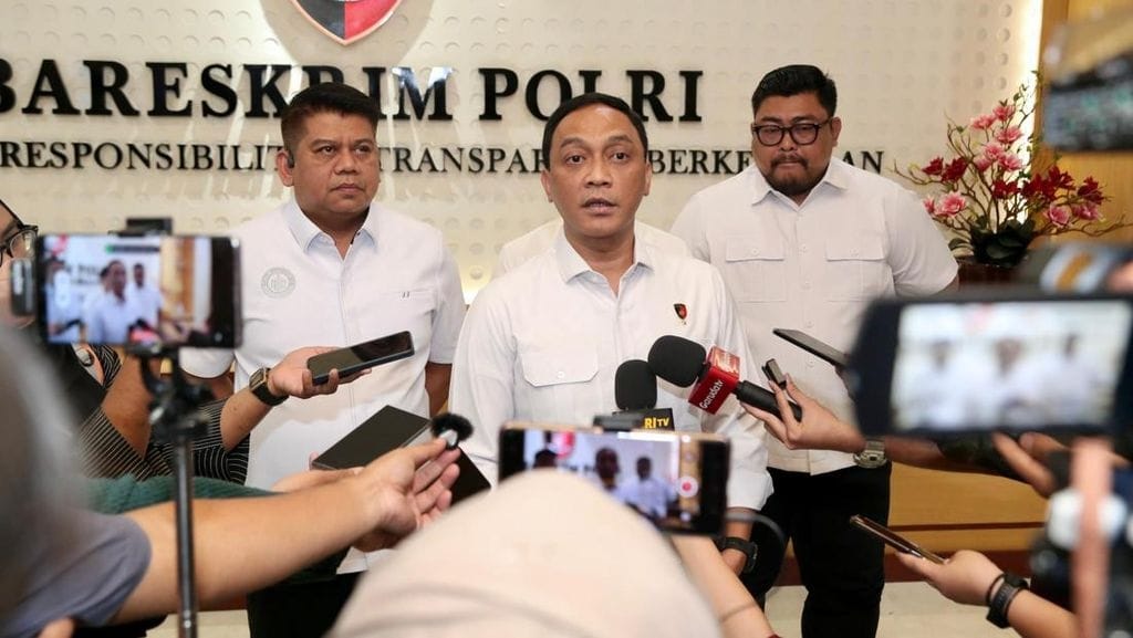 Direktur Tindak Pidana Narkoba Bareskrim Polri Brigjen Pol Eko Hadi Santoso memberikan keterangan pers terkait pengungkapan kasus penyelundupan sabu seberat 3,021 kilogram, hasil operasi gabungan Bareskrim dan Bea Cukai.