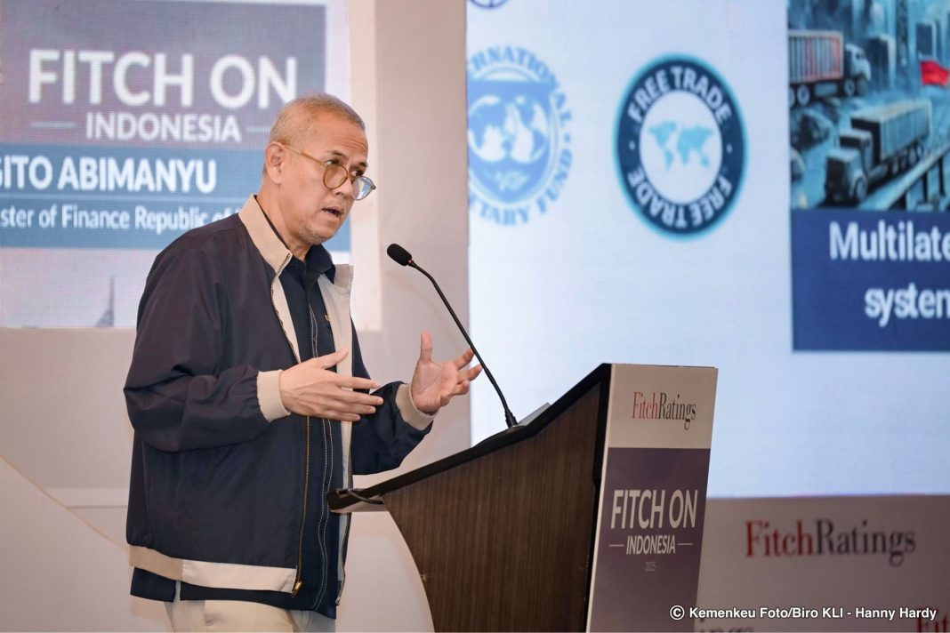 Wakil Menteri Keuangan Anggito Abimanyu saat memaparkan strategi Indonesia dalam menghadapi dinamika perekonomian global pada acara Fitch on Indonesia 2025 di Jakarta, Rabu (7/5/2025). (Dok/Kemenkeu)