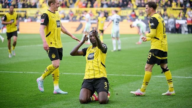 Borussia Dortmund vs Wolfsburg pada laga lanjutan Liga Jerman berlangsung di Signal Iduna Park, Minggu (4/5/2025).