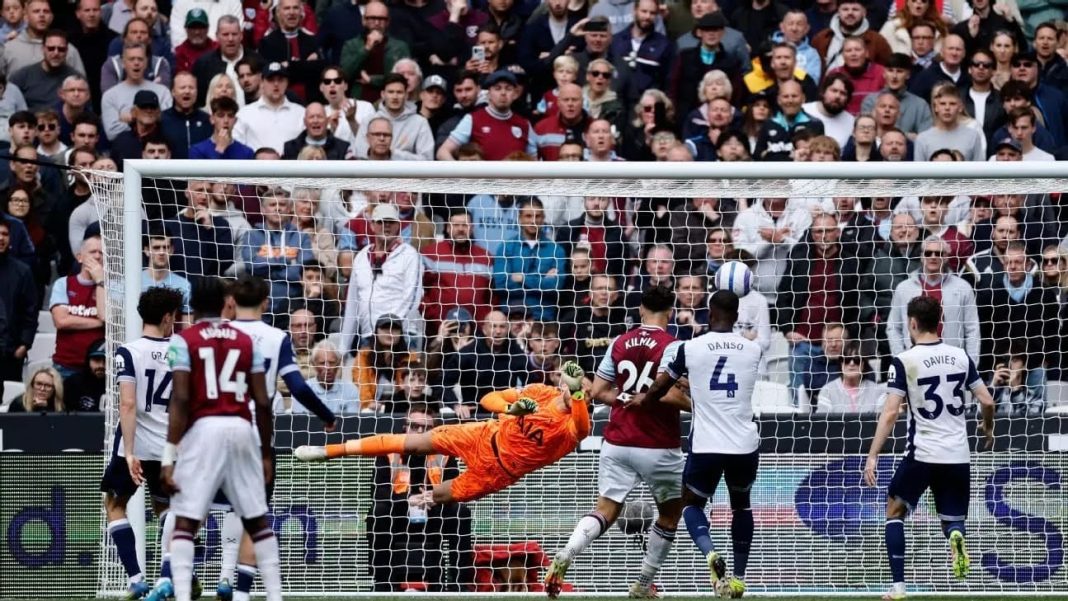 Guglielmo Vicario selamatkan Tottenham Hotspur dari kekalahan dengan penyelamatan gemilang.