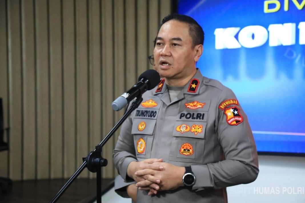 Kepala Divisi Humas Polri, Kombes Pol Trunoyudo Wisnu Andiko memberikan keterangan pers terkait sorotan terhadap layanan Worldcoin yang dinilai berpotensi mengancam privasi data masyarakat.