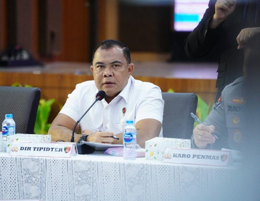 Direktur Tindak Pidana Tertentu (Dirtipidter) Bareskrim Polri, Brigjen Pol Nunung Syaifuddin, saat memberikan keterangan pers terkait pengungkapan praktik pengoplosan barang subsidi, di Gedung Bareskrim Polri, Jakarta Selatan, Selasa (6/5/2025).