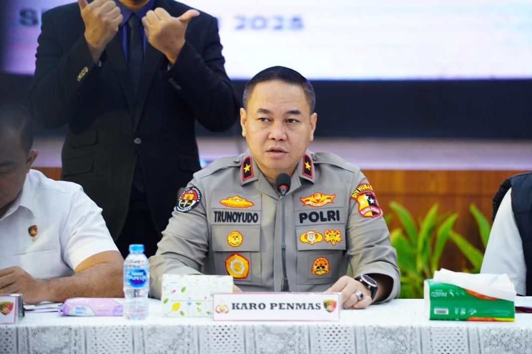 Brigjen Pol Trunoyudo Wisnu Andiko, Karopenmas Divisi Humas Polri, memberikan keterangan pers terkait Operasi Nasional Berantas Premanisme di Jakarta.
