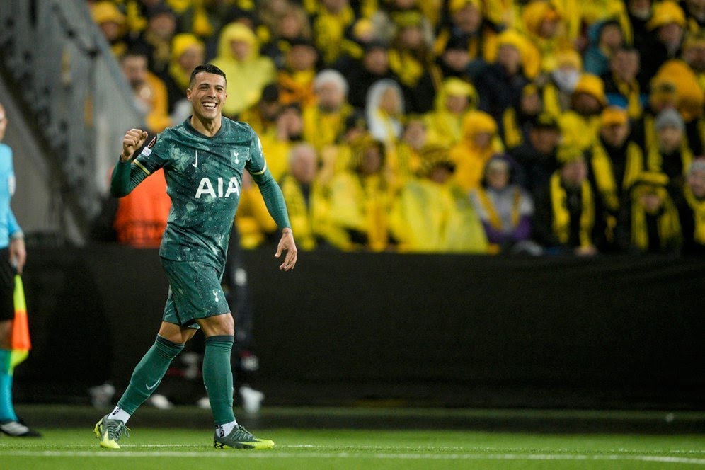 Selebrasi Pedro Porro dalam laga semifinal Liga Europa antara Bodo/Glimt vs Tottenham, Jumat (9/5/2025).