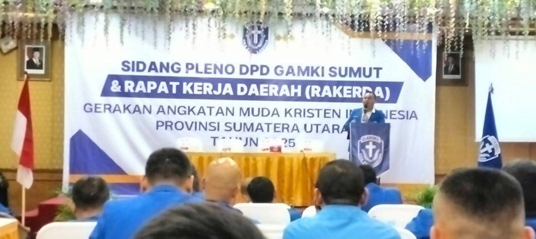 Ketua DPD GAMKI Sumut, Swangro Lumbanbatu ST MSi memberikan kata sambutan dalam acara Rakerda di Aula Hotel Pardede Medan, Selasa (14/5/2025). (Dok/GAMKI Sumut)