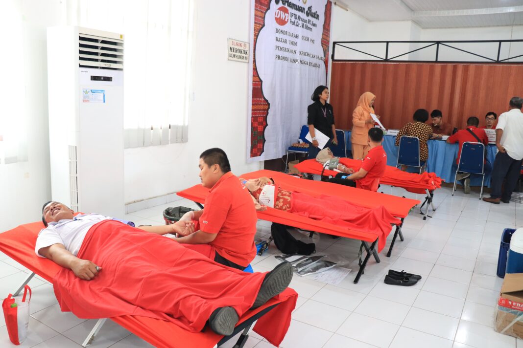 DWP RSJ Prof Dr Muhammad Ildrem menggelar kegiatan donor darah di Aula Freud sebagai bagian dari rangkaian acara Pertemuan dan Arisan Rutin DWP RSJ Prof Dr Muhammad Ildrem, Rabu (14/5/2025).