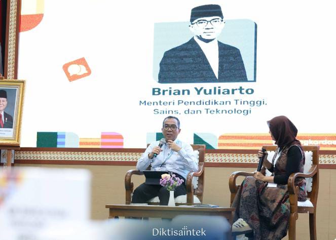 Menteri Pendidikan Tinggi, Sains, dan Teknologi Brian Yuliarto berbicara dalam Konferensi Pendidikan Indonesia bertema 'Berdaya Bersama untuk Keberlanjutan Pendidikan yang Berpihak Kepada Anak' di Jakarta, Rabu (14/5/2025). (Dok/Diktisaintek)