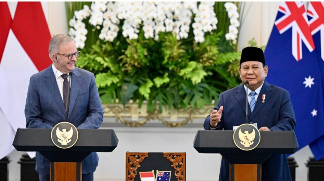 Presiden Republik Indonesia, Prabowo Subianto, bersama Perdana Menteri Australia, Anthony Albanese, menyampaikan keterangan pers bersama usai menggelar serangkaian pertemuan bilateral di Istana Merdeka, Jakarta, pada Kamis (15/5/2025).