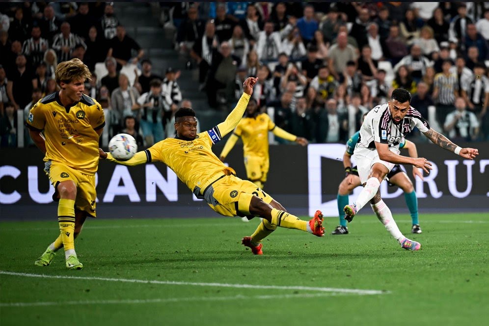 Aksi Nico Gonzalez saat menjebol gawang Udinese, Senin (19/5/2025).