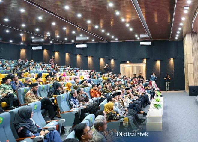 Suasana Kuliah Umum Mendiktisaintek Brian Yuliarto di Universitas Siliwangi (Unsil), Tasikmalaya, Sabtu (17/5/2025). (Dok/Diktisaintek)