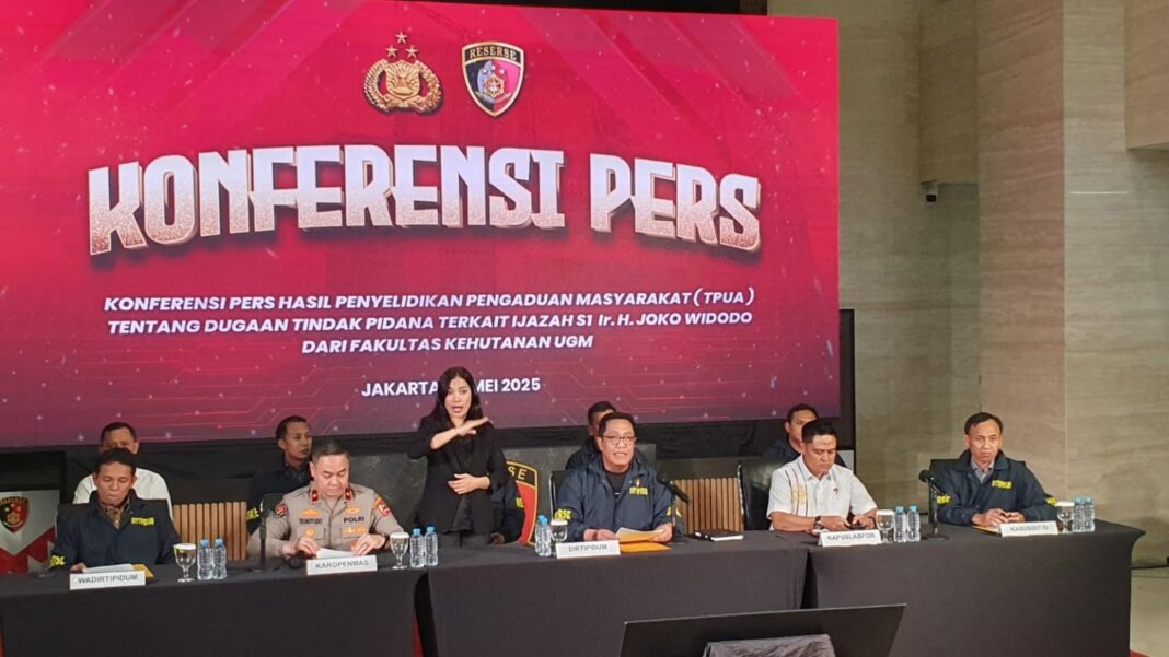 Konferensi pers hasil penyelidikan pengaduan masyarakat terkait dugaan pemalsuan ijazah Presiden Jokowi di Gedung Bareskrim Polri, Jakarta, Kamis (22/5/2025).