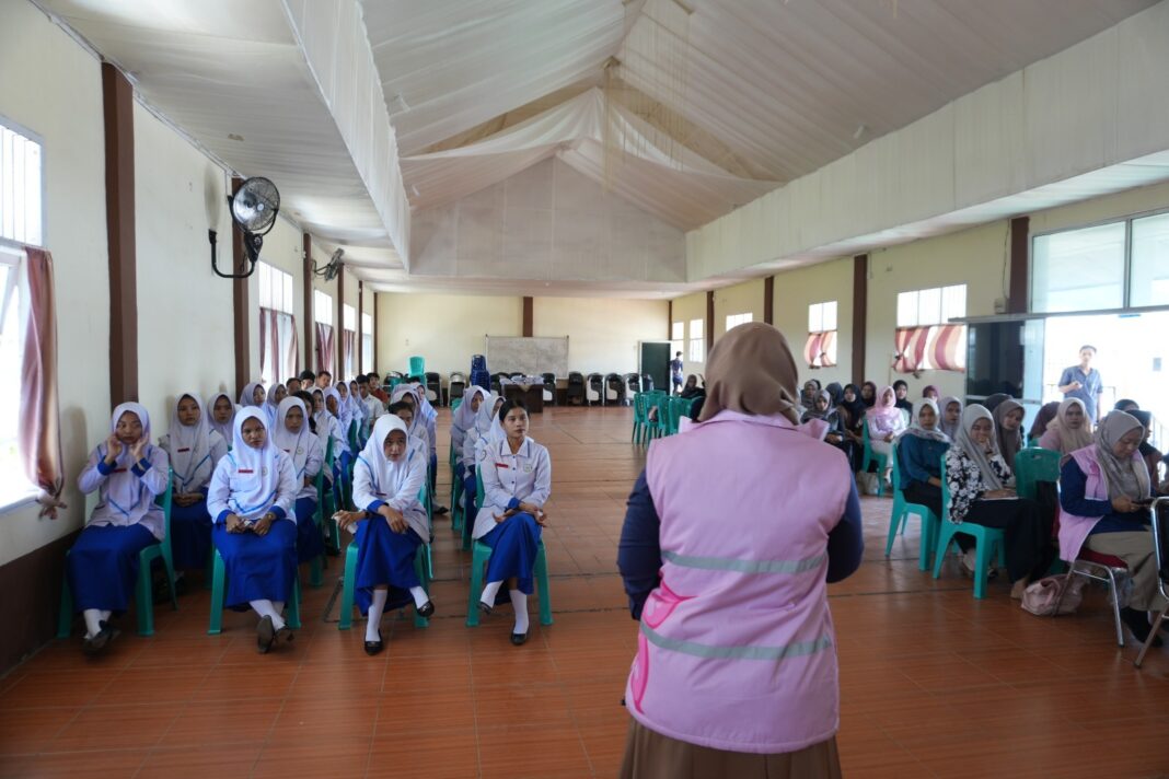 Antusiasme peserta didik untuk mendengarkan materi-materi yang disampaikan oleh srikandi PLN.