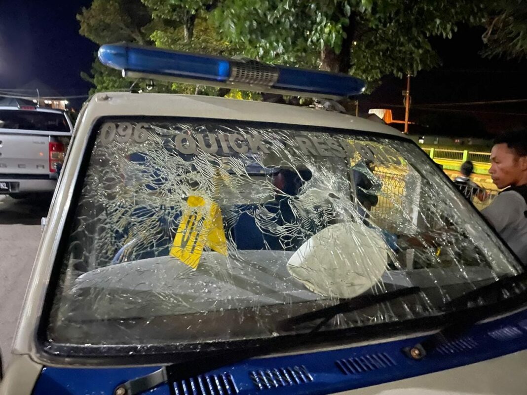 Kondisi mobil dinas milik Sat Lantas Polres Jayawijaya yang ditembak orang tak dikenal (OTK) di depan IGD RSUD Wamena.