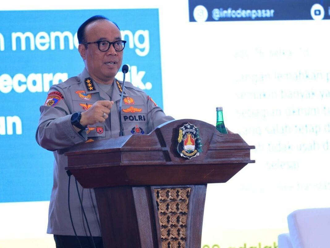 Irwasum Polri, Komjen Pol Dedi Prasetyo, menyampaikan paparan terkait komitmen Polri dalam memberantas premanisme secara berkelanjutan demi menciptakan keamanan publik yang kondusif, dalam acara resmi di Jakarta.