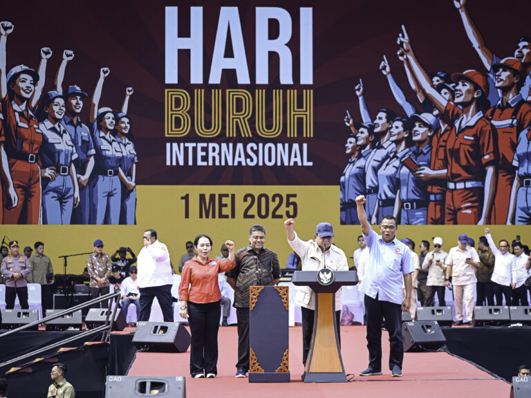 Presiden Prabowo Subianto hadir dalam acara peringatan Hari Buruh Internasional Tahun 2025 yang diselenggarakan di kawasan Monumen Nasional (Monas), Jakarta, pada Kamis (1/5/2025). (Dok/BPMI Setpres)