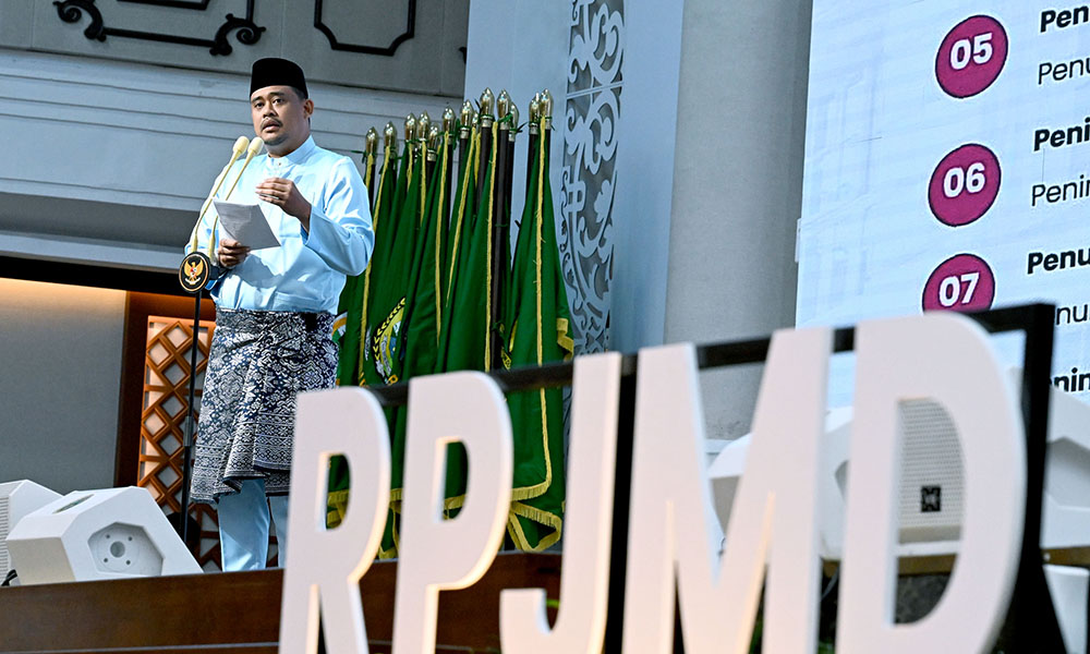 Gubernur Sumatera Utara Bobby Nasution menyampaikan sambutan saat membuka Musrenbang RPJMD 2025–2029 dan RKPD 2026 di Aula Raja Inal Siregar, Kantor Gubernur Sumut, Medan, Senin (5/5/2025). (Dok/Diskominfo Sumut)