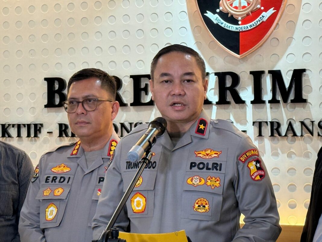 Kepala Biro Penerangan Masyarakat Divisi Humas Polri, Brigjen Pol Trunoyudo Wisnu Andiko, memberikan keterangan pers terkait perkembangan kasus dugaan ijazah palsu mantan Presiden Joko Widodo, di Mabes Polri, Jakarta.