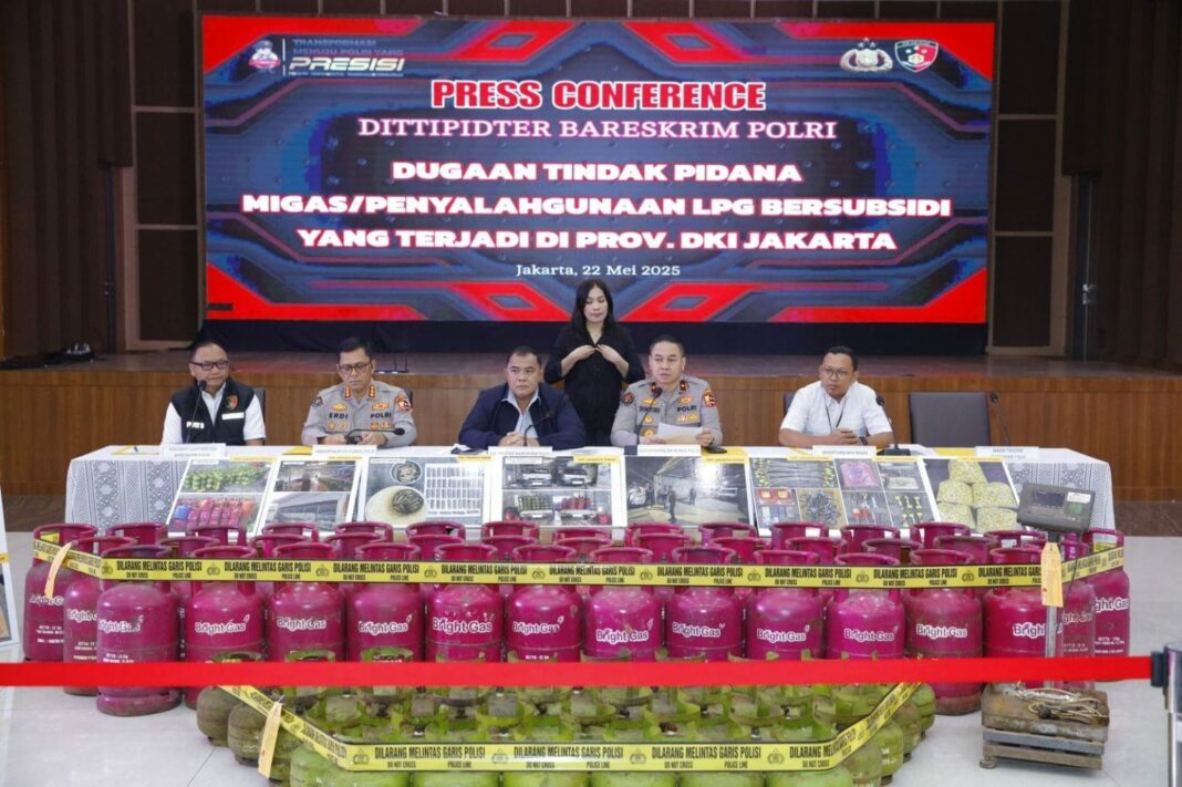 Konferensi pers pengungkapan dua kasus penyalahgunaan gas LPG bersubsidi oleh Dittipidter Bareskrim Polri di Jakarta.