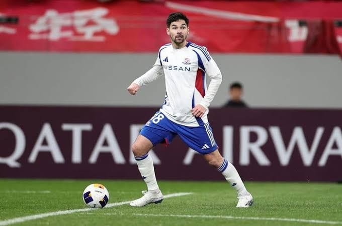 Aksi bek Timnas Indonesia, Sandy Walsh saat membela Yokohama F Marinos pada laga lanjutan J League 1 2025.
