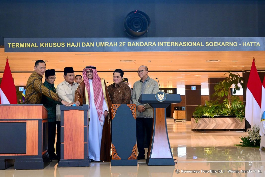 Presiden Prabowo Subianto meresmikan Terminal Khusus Haji dan Umrah 2F Bandara Soekarno-Hatta, didampingi sejumlah pejabat tinggi negara, Minggu (4/5/2025). (Dok/Kemenkeu)