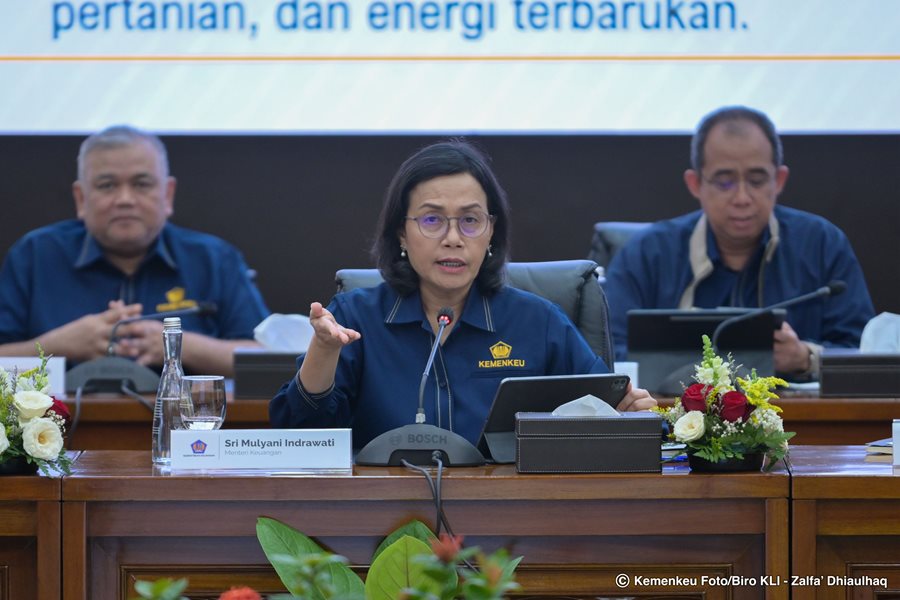 Menteri Keuangan Sri Mulyani Indrawati memberikan paparan kinerja APBN hingga akhir Maret 2025 dalam konferensi pers APBN KiTa edisi April 2025 di Kantor Pusat Kementerian Keuangan, Rabu (30/4/2025). (Dok/Kemenkeu)