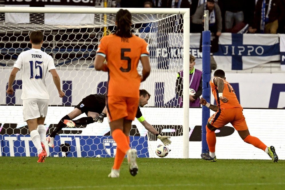 Aksi Memphis Depay dalam laga Finlandia vs Belanda di Kualifikasi Piala Dunia 2026 Zona Eropa, Minggu (8/6/2025) dini hari WIB.